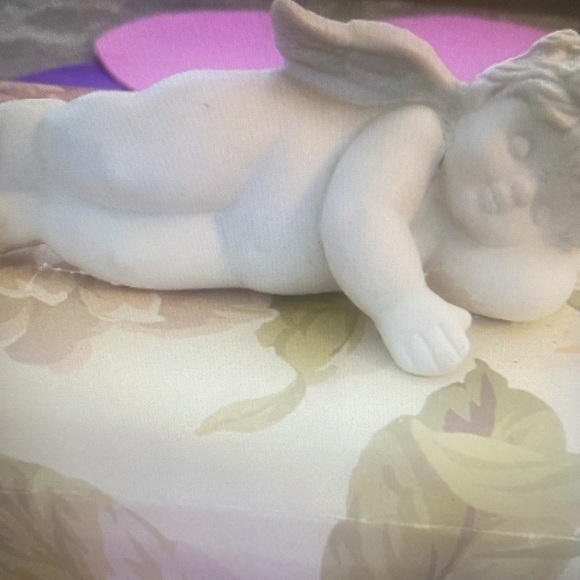 Vintage @Vigor Cherub Angel-White Bisque Adorable resting angel laying down - Picture 4 of 4